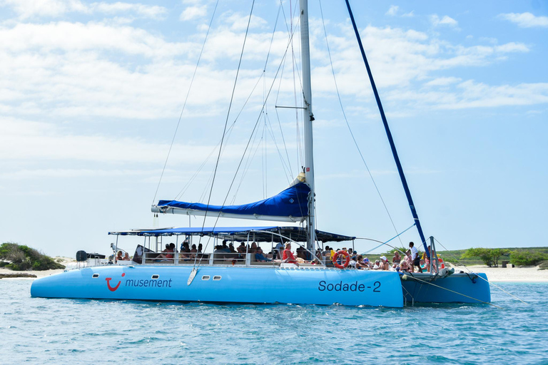 Boa Vista Catamaran Tour: All Inclusive Bay CruiseAdults Only - Boa Vista Catamaran Tour: All Inclusive