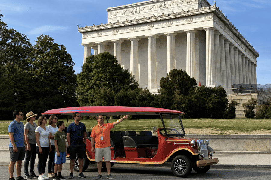 Geführte Tages- und nächtliche Tour mit E-Cart zu Denkmälern in DC und zur US-Geschichte. Foto: GetYourGuide Geführte Tages- und nächtliche Tour mit E-Cart zu Denkmälern in DC und zur US-Geschichte. Foto: GetYourGuide
