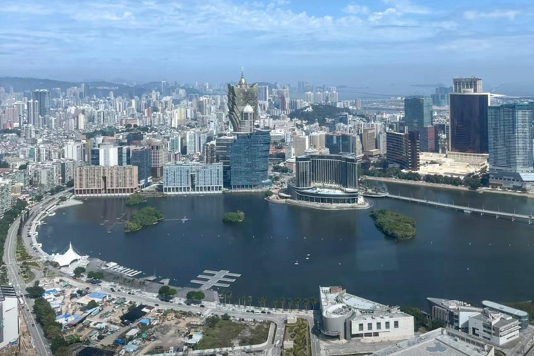 Macau Tower Sky Buffet & Observation Deck Ticket Buffet dinner（18:30-22:00）& sightseeing floor ticket