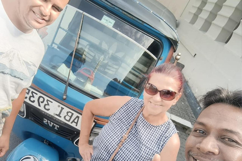 Colombo: City Highlights Tuk-Tuk Tour with Entry Tickets