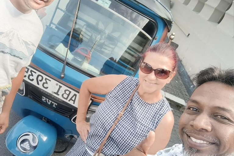 Colombo: City Highlights Tuk-Tuk Tour with Entry Tickets
