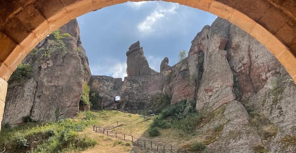 Von Sofia: Belogradchik Festung & Venetsa Höhle 12 Stunden Tour