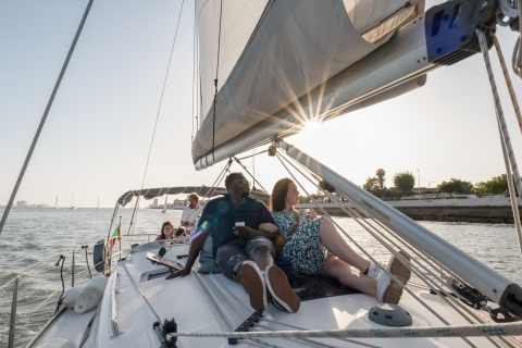 Lisbon: Daytime/Sunset/Night City Sailboat Tour with Drinks Morning Sailboat Tour in English, Spanish, and Portuguese