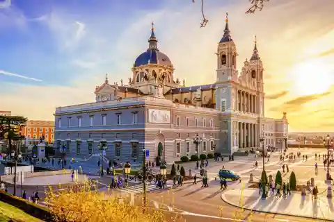 Il meglio di Madrid: Tour privato a piedi con un abitante del posto