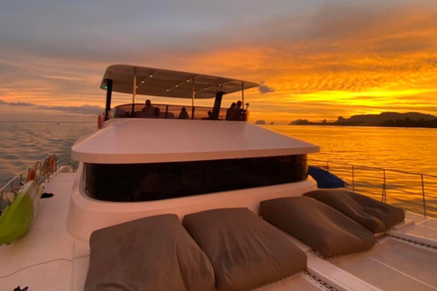 Phuket: James Bond Isl, Canoeing & Sunset Dinner by Yacht Day Trip with Shared Transfer excluding National Park Fee