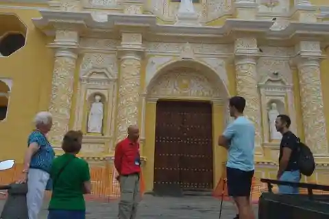 Antigua: Cultural Walking Tour with Historic Sites