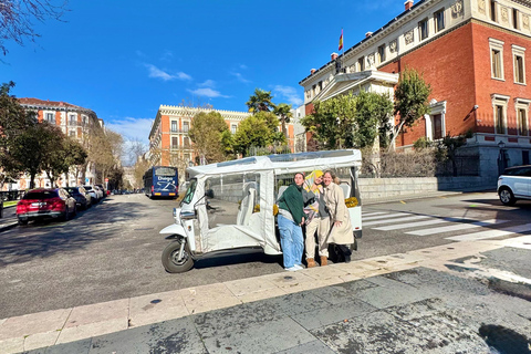 Madrid: Private Tuk Tuk Tour with Expert Guide and Panoramic Views The Classics Tour ~ Discover Madrid in 60 minutes from your STARTING POINT!
