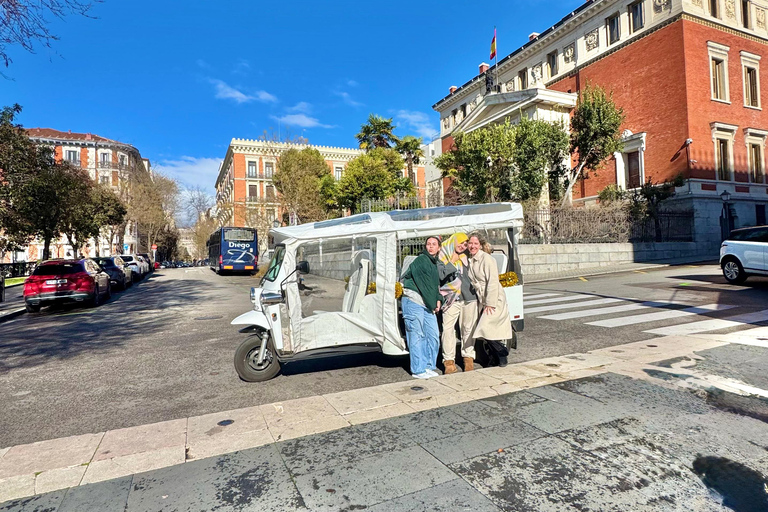 Madrid: Private Tuk Tuk Tour with Expert Guide and Panoramic Views The Classics Tour ~ Discover Madrid in 60 minutes from your STARTING POINT!