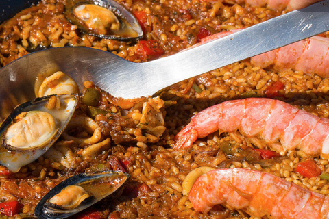 Autentyczna paella i sangria klasy premium na designerskim dachuAutentyczna paella i sangria w oszałamiającym lofcie na dachu