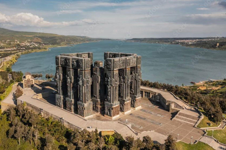 Tbilisi: Sabaduri Forest & Chronicles Tour With Wildlife