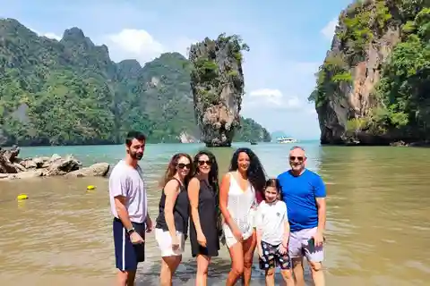 Au départ de Phuket : Aventure en catamaran dans la baie de Phang Nga