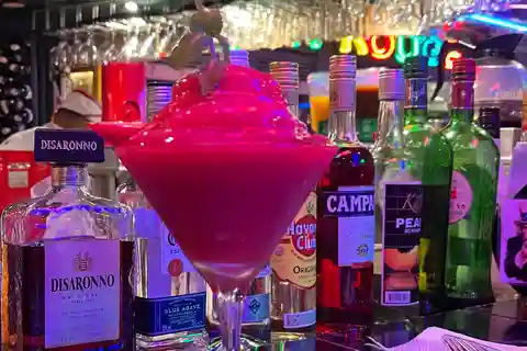 Guided Go-Go Bar-Hopping Tour with Welcome Drink