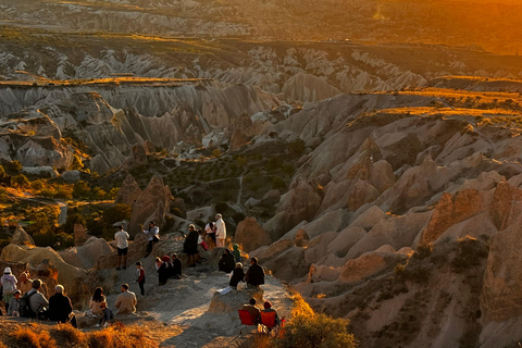 Cappadocië kijken naar de zonsondergang met wijn in de Rode Vallei