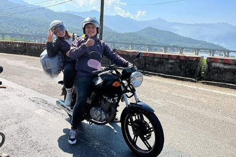 Hue: Ontdek Hai Van Pass met Motorbike Easy Rider tour