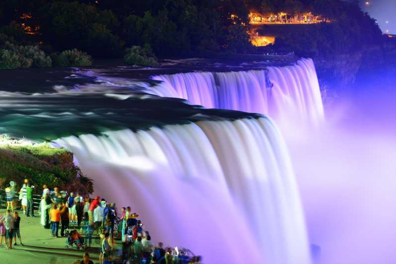 Niagara Falls, VS: dag- en nachttour in kleine groep met diner