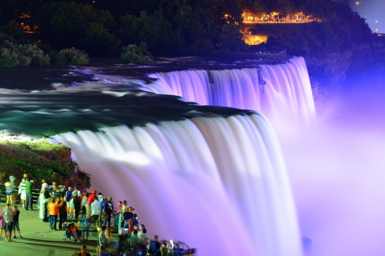 Niagara Falls, VS: dag- en nachttour met kleine groepen met dinerGedeelde rondleiding