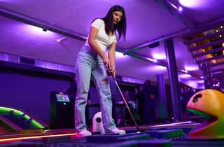Köln: Adventure Minigolf - Interaktive Tour durch Filmkulissen!