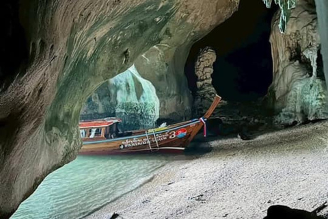 Phuket : sortie en bateau à longue queue privé dans la baie de Phang NgaPhuket : sortie privée en bateau à longue queue dans la baie de Phang Nga