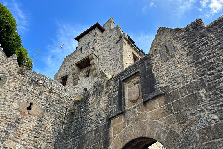 Paryż: Mont Saint-Michel i plaża Omaha - 1-dniowa wycieczkaz biletem do opactwa St Michel´s