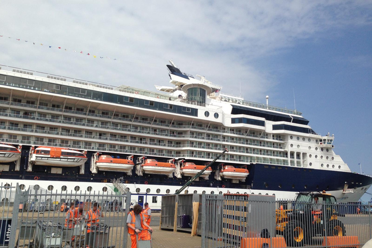 Depuis Londres : Transfert vers le terminal de croisière de Southampton CityDepuis Londres : se rendre au port de Southampton avec des bagages supplémentaires