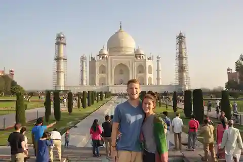 Da Delhi: Tour privato del Taj Mahal e di Agra con pranzo a 5 stelle