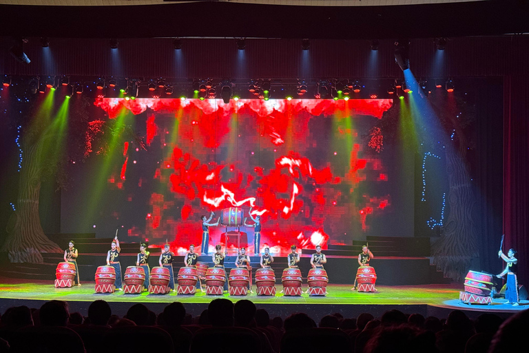 دا نانغ: جولة سياحية في المدينة مع رحلة عشاء بحرية وعرض ساحر