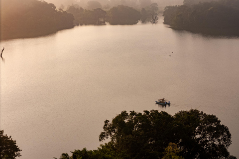 Sigiriya: Wewela Lake Private Boat Sailing Picnic Dining