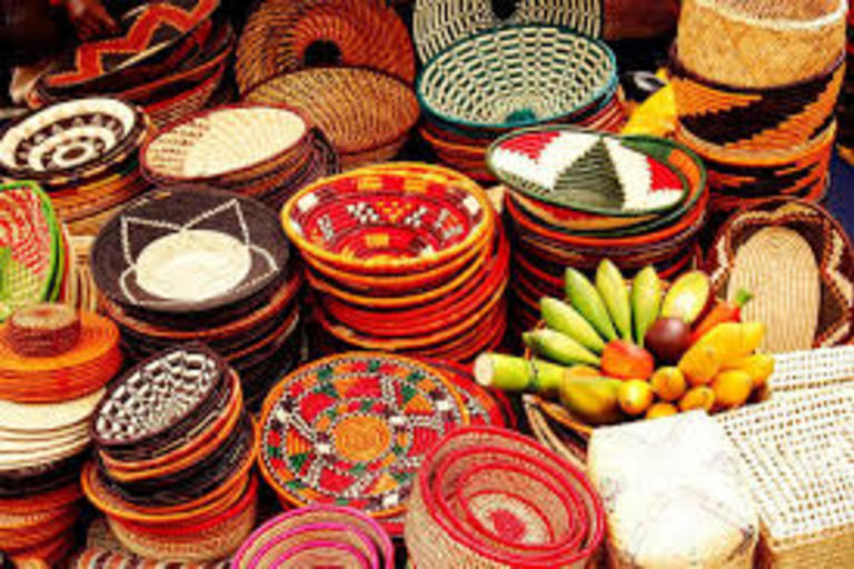 Nairobi: Souvenir Shopping and Historical Half-Day Tour