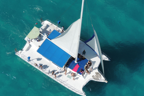 Isla mujeres 7 heures de catamaran avec plongée en apnée