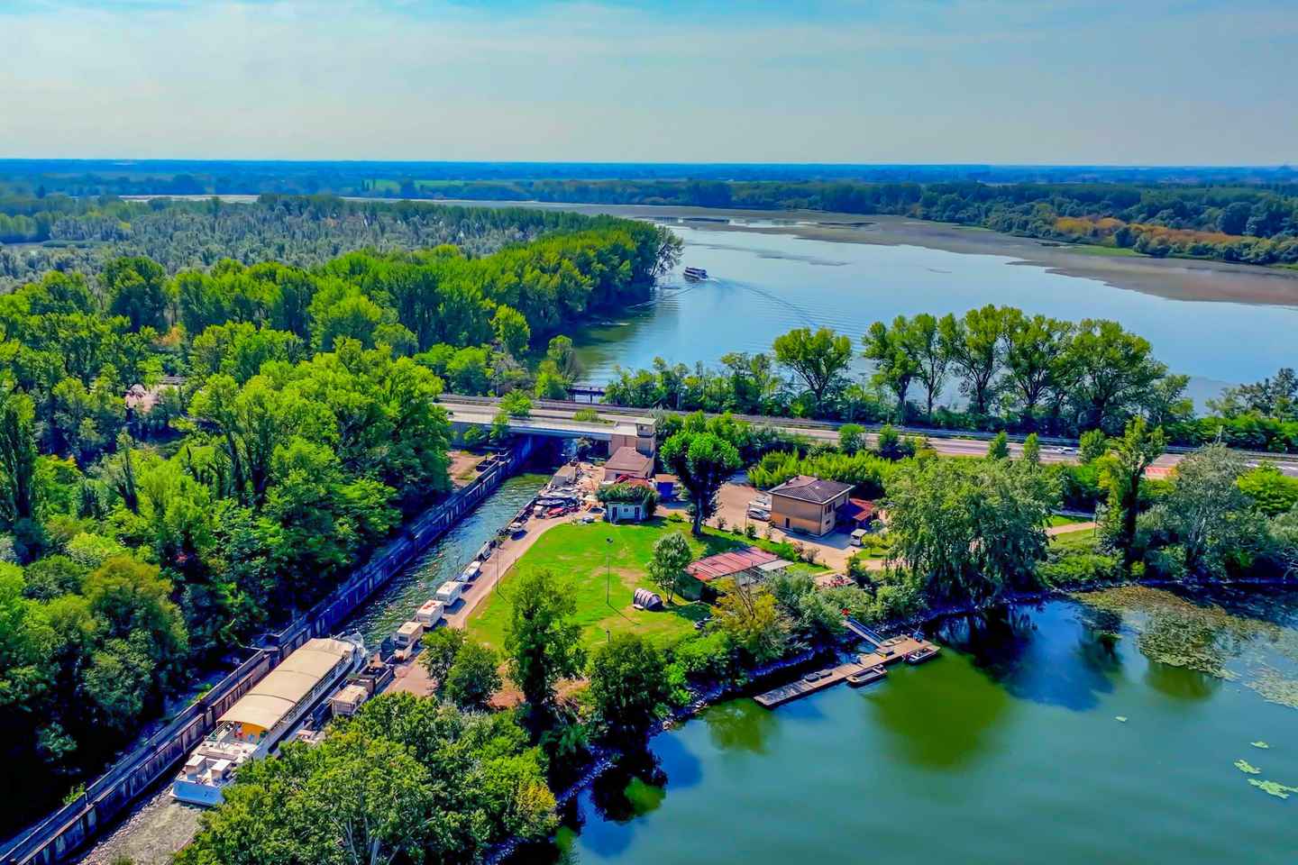 Mantua: Panoramic Cruise with Guide, Natural Oasis and Water Elevator