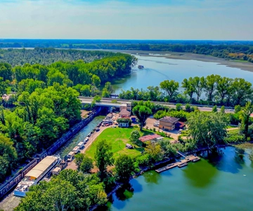 Mantua: Panoramic Cruise with Guide, Natural Oasis and Water Elevator