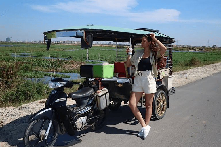 Phnom Penh: Silk Islands, Mekong River Life & Golden Temple Afternoon: Private Tour by Tuk-Tuk -English-Speaking Driver