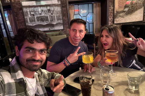 Experiencia guiada de pubs en Delhi: camina, bebe y repiteExperiencia guiada por los pubs de Delhi: camina, bebe y repite