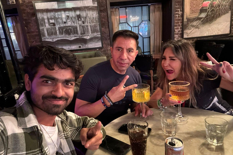 Experiencia guiada de pubs en Delhi: camina, bebe y repiteExperiencia guiada por los pubs de Delhi: camina, bebe y repite