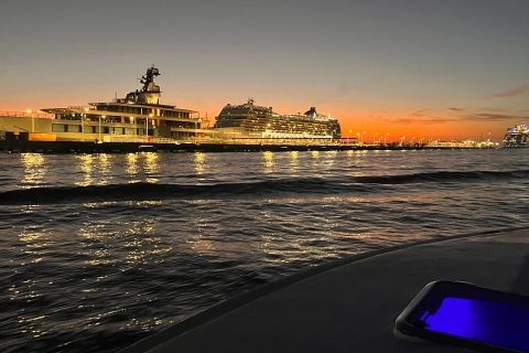 Happy Hour Rondvaart bij ZonsondergangSuikerspin Cruise bij zonsondergang