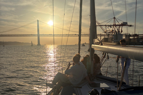 Sunset aboard a sailboat in Lisbon! Sunset aboard a sailing boat in Lisbon!