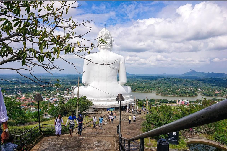 From Colombo: 2-Day Sigiriya and Kandy Private Heritage Tour