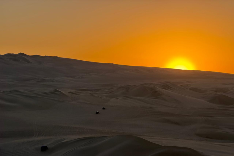 Huacachina: Hike to the top and enjoy sandboarding at sunset