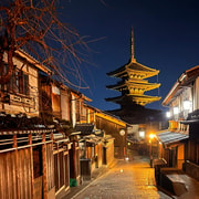 Kyoto: Gion Magical Night Walking Tour & Geisha Culture