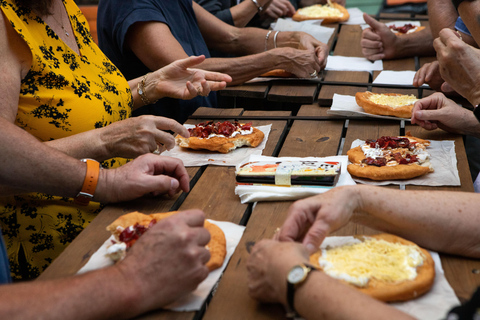 Budapest: Ruin Bars Walking Tour with Drinks and Snacks
