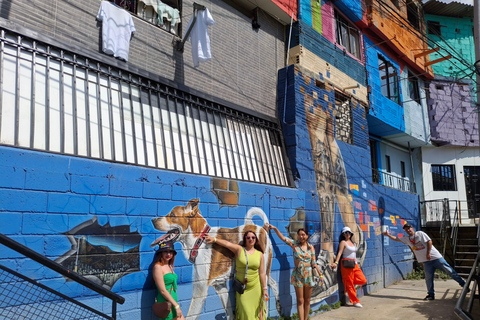 New Comuna 3 Medellín Tour: the largest macro-mural in the city Comuna 3 Manrique Tour: the largest macro-mural in Medellín