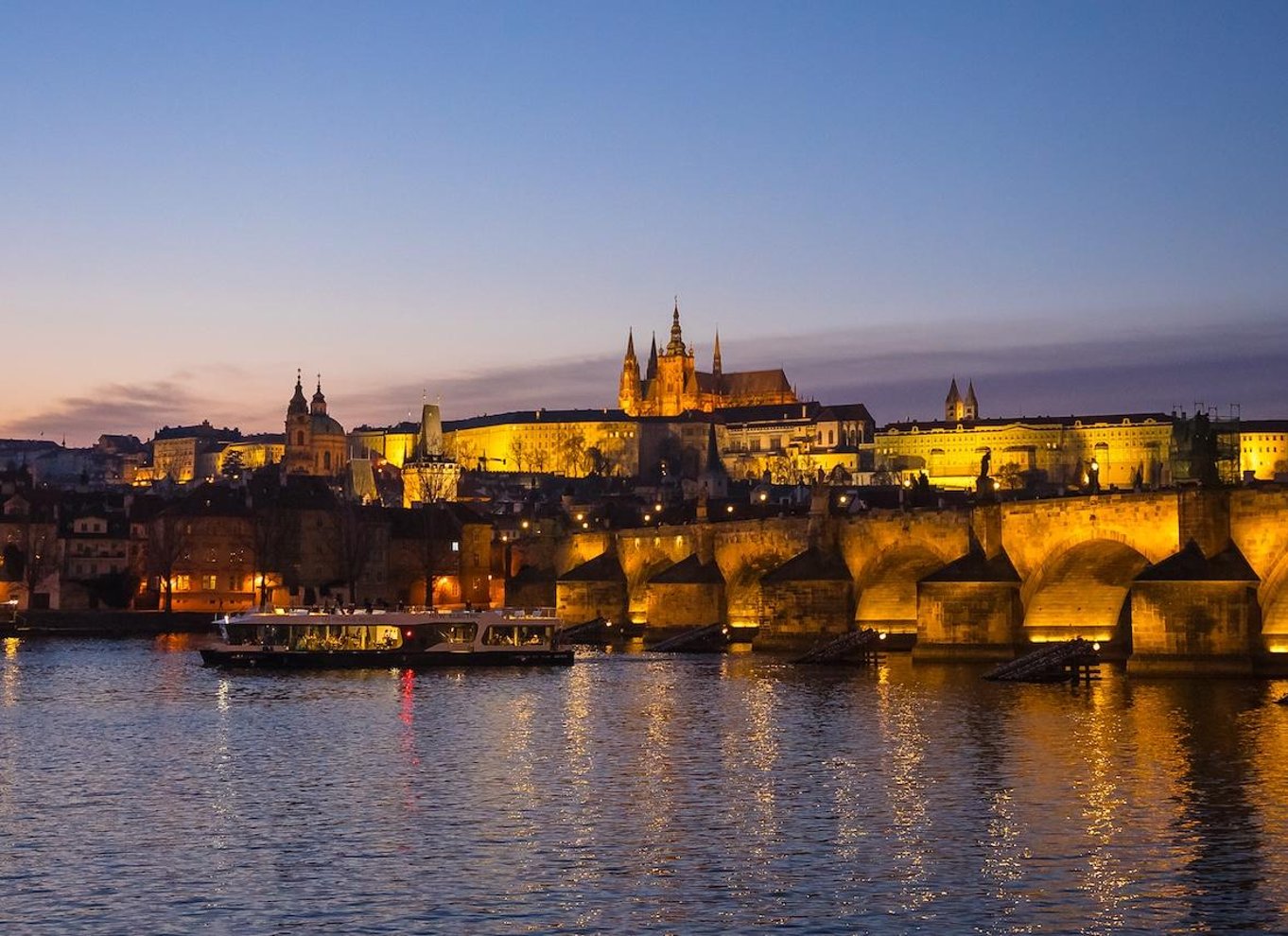 Prag: 50-minutters sightseeing-krydstogt om aftenen