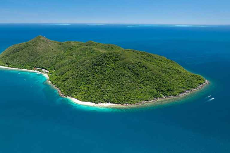 From Cairns: Moore Reef, Fitzroy Island Tour with Helicopter