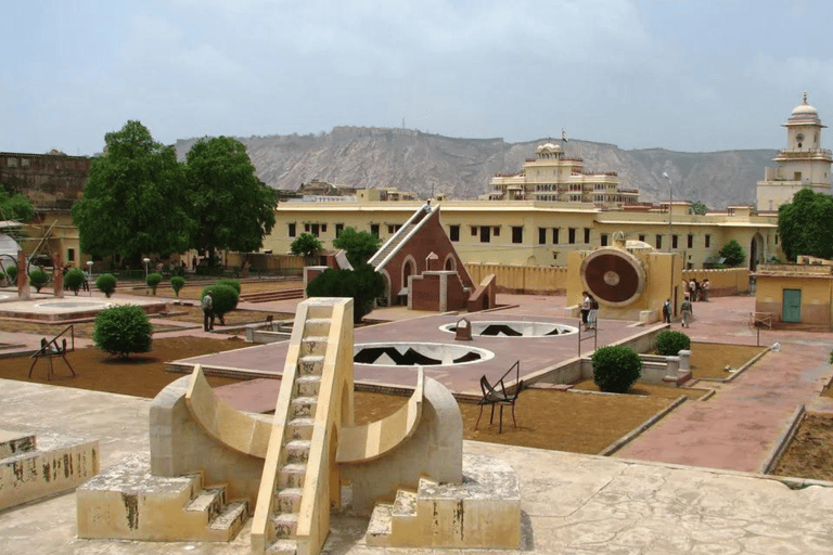 2 Days Jaipur City Tour: Explore the Pink City with a Guide