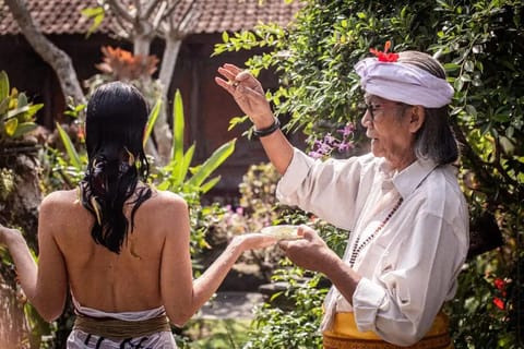 Ubud: First-Timer's Balinese Healer & Mengening Cleansing