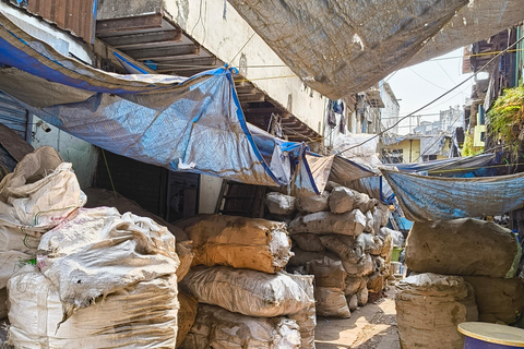 &quot;Descubre Dharavi: Caminando por el vibrante barrio marginal de Asia&quot;Privado - Visita guiada a pie por los barrios bajos con recogida y entrega