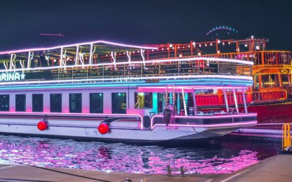 Dubai: Luxuriöse Dinner Cruise Dubai mit Live-Unterhaltung