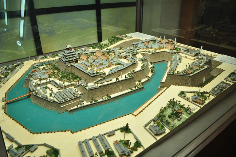 Osaka: Osaka Castle & Samurai History Walking Tour Small Group Tour with Entrance fee