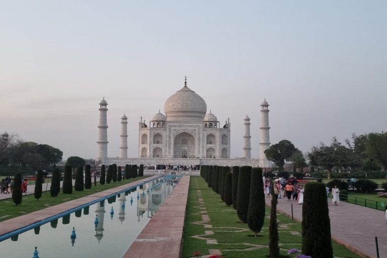 Agra : Visite guidée du Taj MahalVisite avec déjeuner dans un hôtel 5 étoiles, ticket pour les monuments, guide local