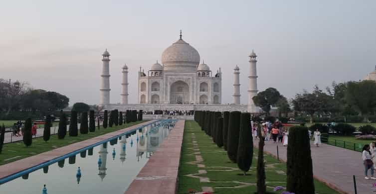 Agra: Taj Mahal Guided Tour 